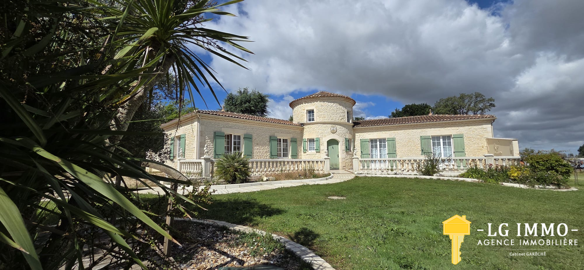 MAISON 197 M2, TERRAIN 3100 M2, GARAGE 71 M2, STUDIO